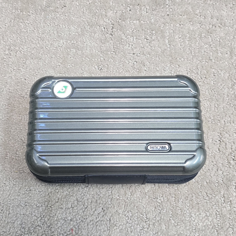 Rimowa x EVA Air Laurel Business Class Amenity Case
